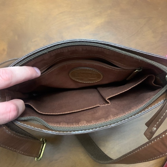 Fossil Leather Medium Crossbody Bag - Picture 4 of 7